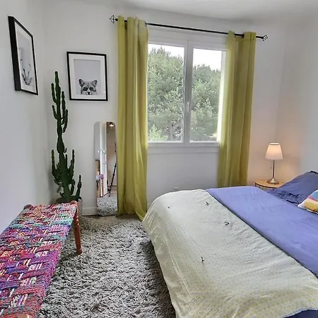 Centre, Proximite Port, Plages Et Calanques *